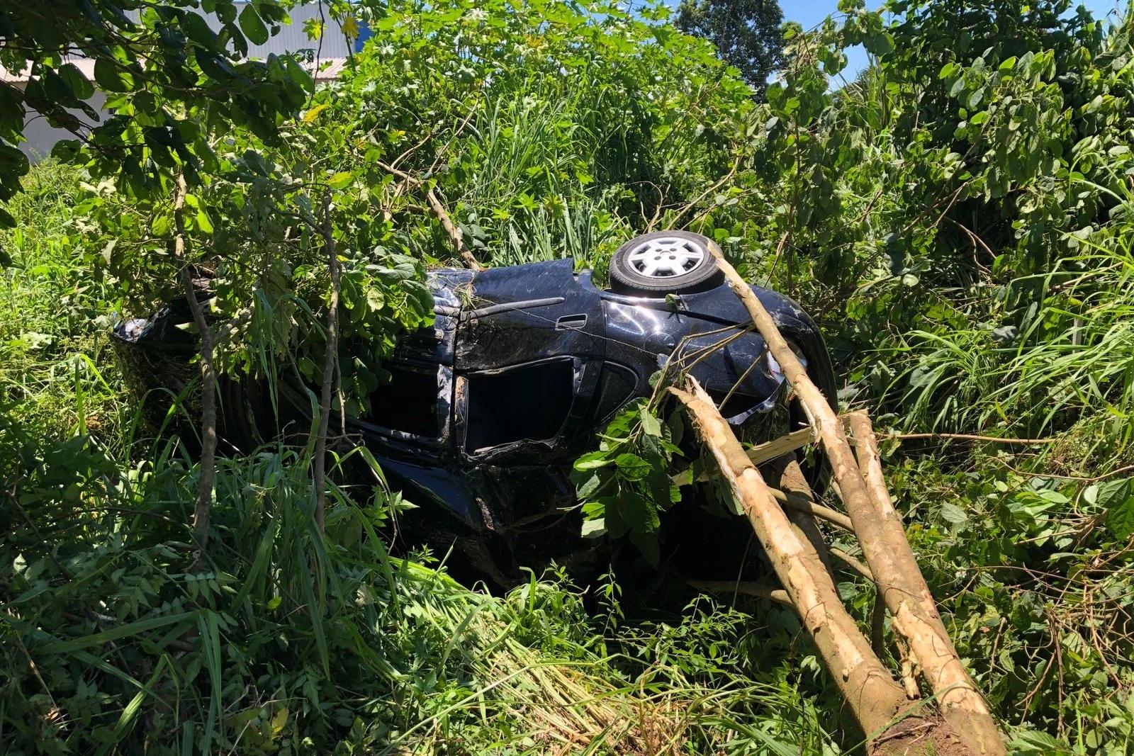 Saída de pista deixa motorista ferido em Urussanga