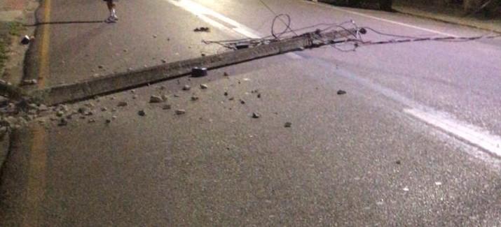 Motorista colide veículo em poste, foge do local, mas acaba detido em Criciúma 