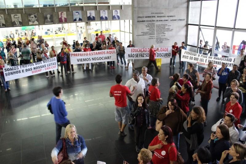 Prefeito foi alertado para contratações sem concursos, diz Sindicato