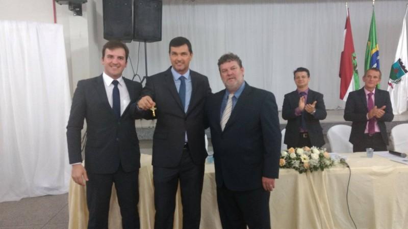 Em Morro da Fumaça, Noi Coral e Eduardo Guolo tomam posse 
