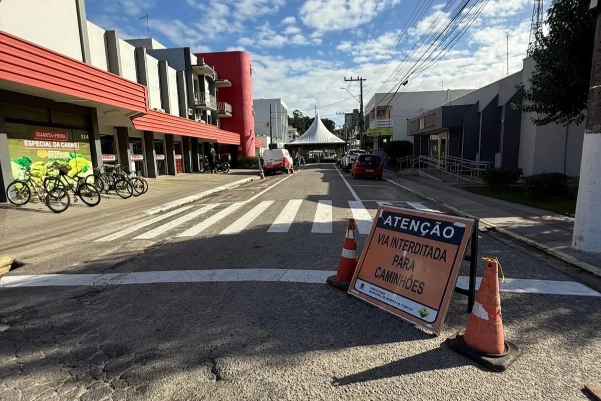 Morro da Fumaça: rua 15 de Novembro é parcialmente liberada para trânsito de carros e motos