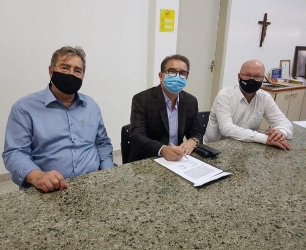 O silêncio que grita e ecoa.