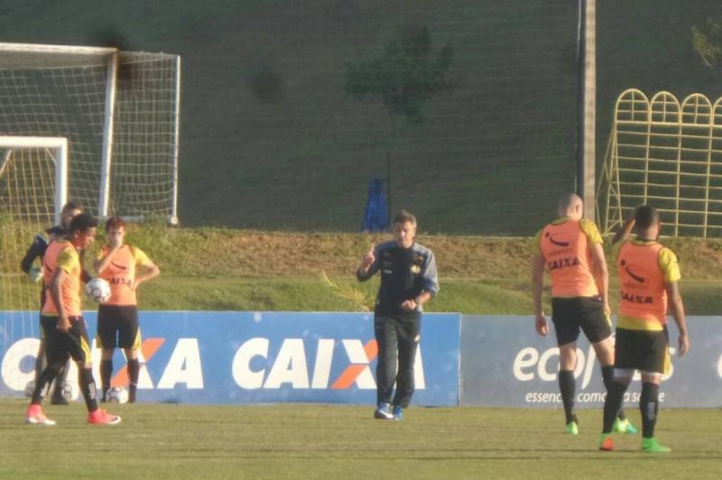 Equipe tricolor realiza último treino antes da viagem para Londrina