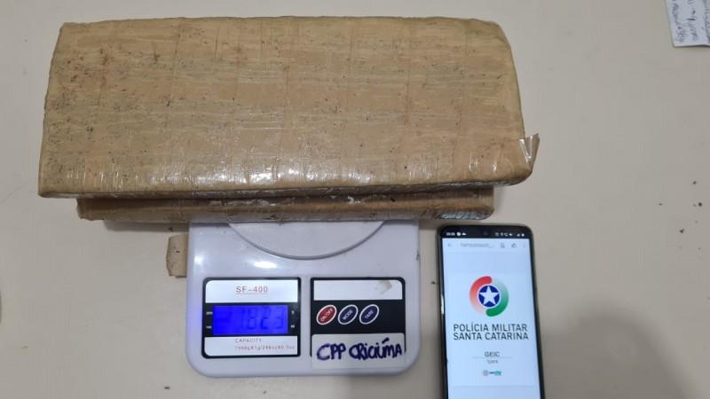Polícia Militar de Içara apreende veículo com mais de 2kg de drogas