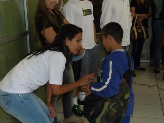 Grupo do Instituto Guga Kuerten visita Bairro da Juventude