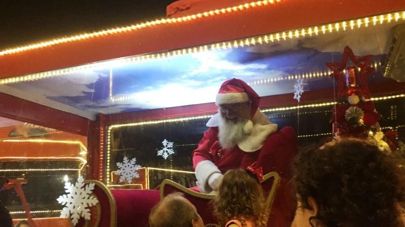 VÍDEO: Caravana da Coca-Cola traz magia do Natal a Criciúma