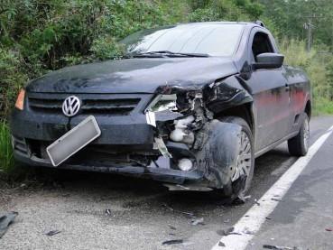 Sem perceber fila, motorista colide na traseira de veículo na SC-390