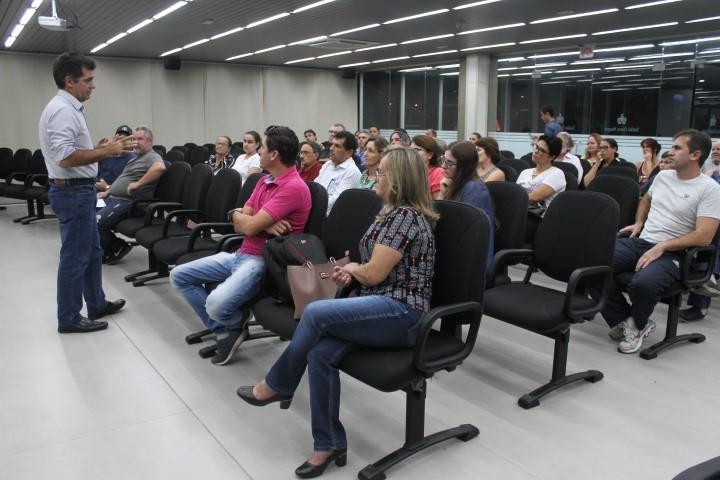 Prefeitura propõe parceria para pavimentação de ruas