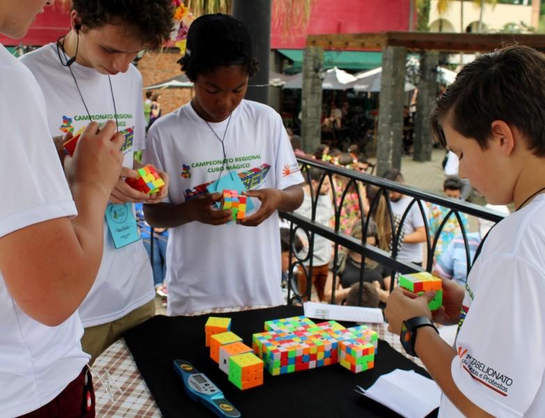 Içara sediará Campeonato Regional de Cubo Mágico