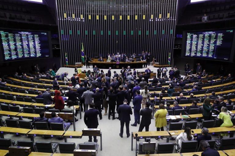 Câmara aprova a igualdade salarial entre homens e mulheres
