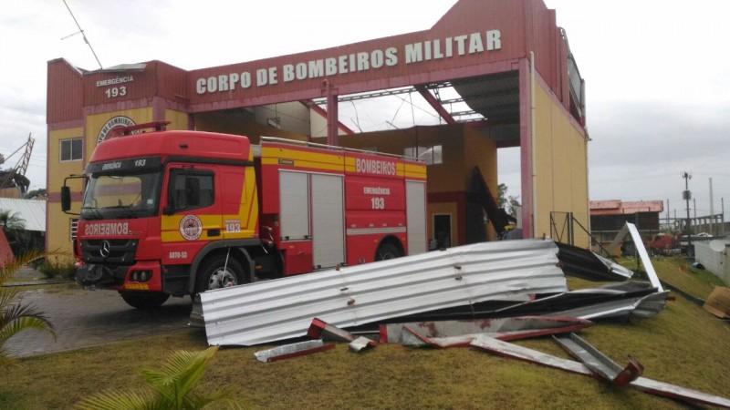 Temporais atingem mais de 100 mil pessoas em Santa Catarina