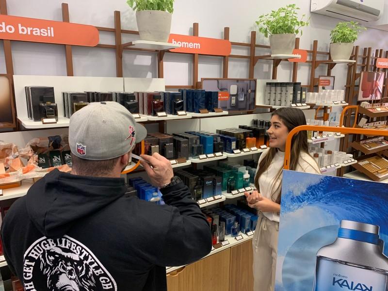 Natura inaugura loja oficial no Shopping Della
