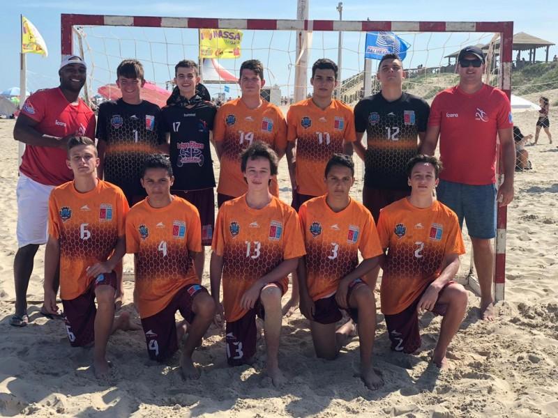Em solo diferente, equipes de handebol de Içara testam habilidade no Rincão