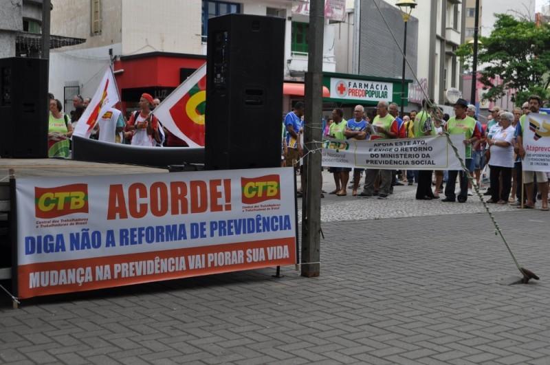Trabalhadores realizam ato contra a reforma da Previdência Social