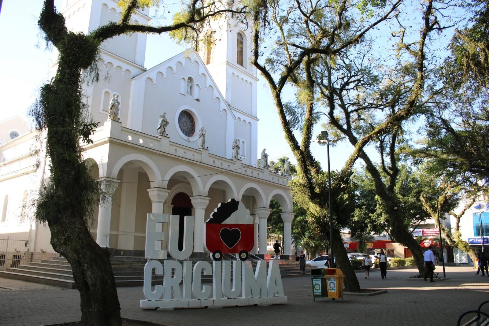 Praça Nereu Ramos terá ponto de arrecadação de alimentos neste sábado em Criciúma