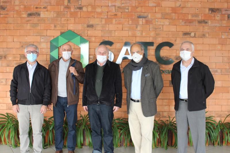 Satc recebe general do Exército para parcerias na área da tecnologia 