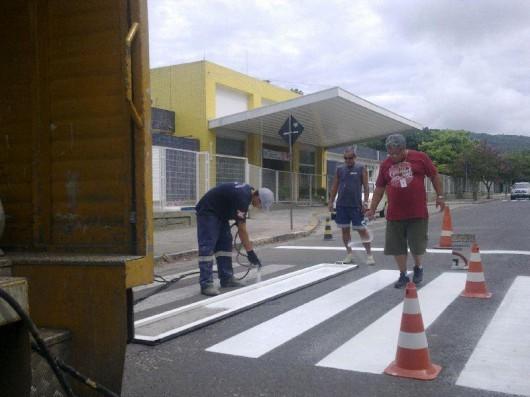 Áreas escolares continuam a receber novas pinturas de faixas
