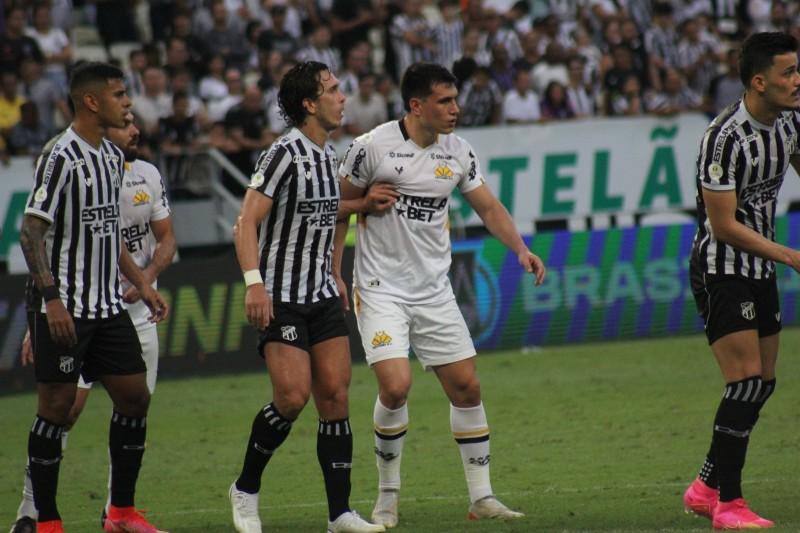 Criciúma perde para o Ceará fora de casa, mas ainda dorme no G4
