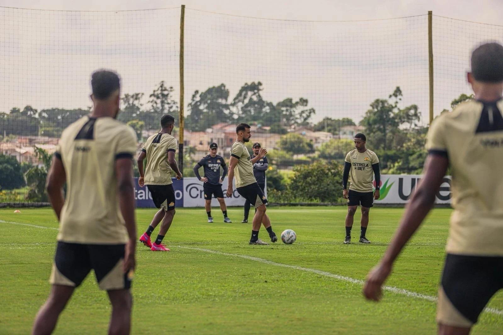 Em busca da liderança, Criciúma visita o Avaí neste sábado