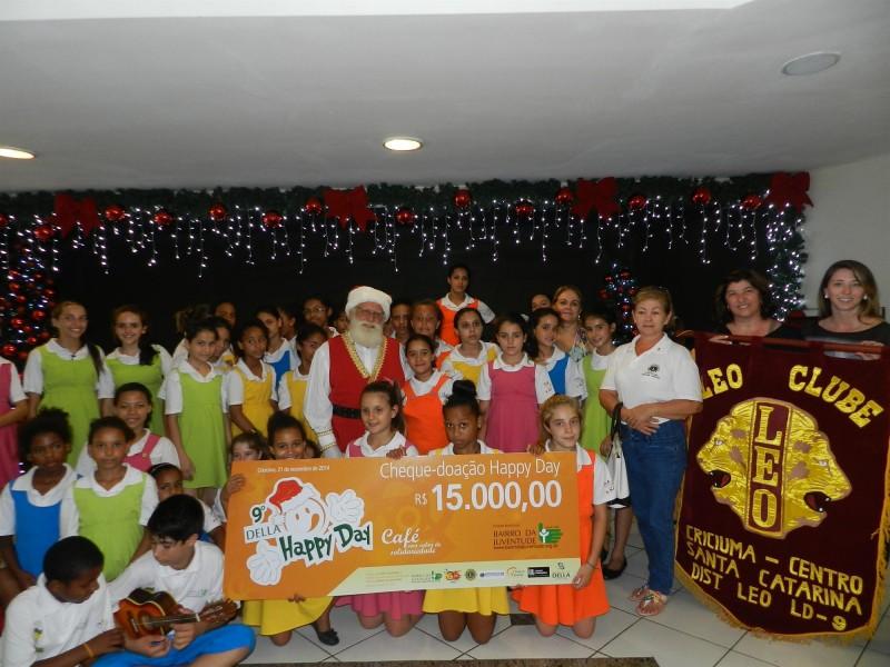 Shopping Della entrega cheque de R$ 15 mil ao Bairro da Juventude