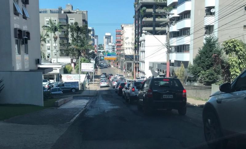 Rua Hercílio Luz liberada após manutenção no asfalto