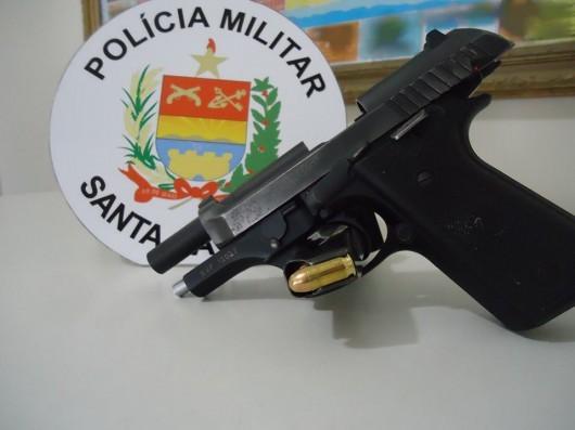 Gari encontra pistola com 17 munições e entrega para Polícia Militar do Balneário Rincão