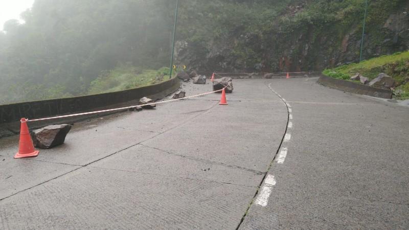 SC-390: queda de barreira é registrada na Serra do Rio do Rastro