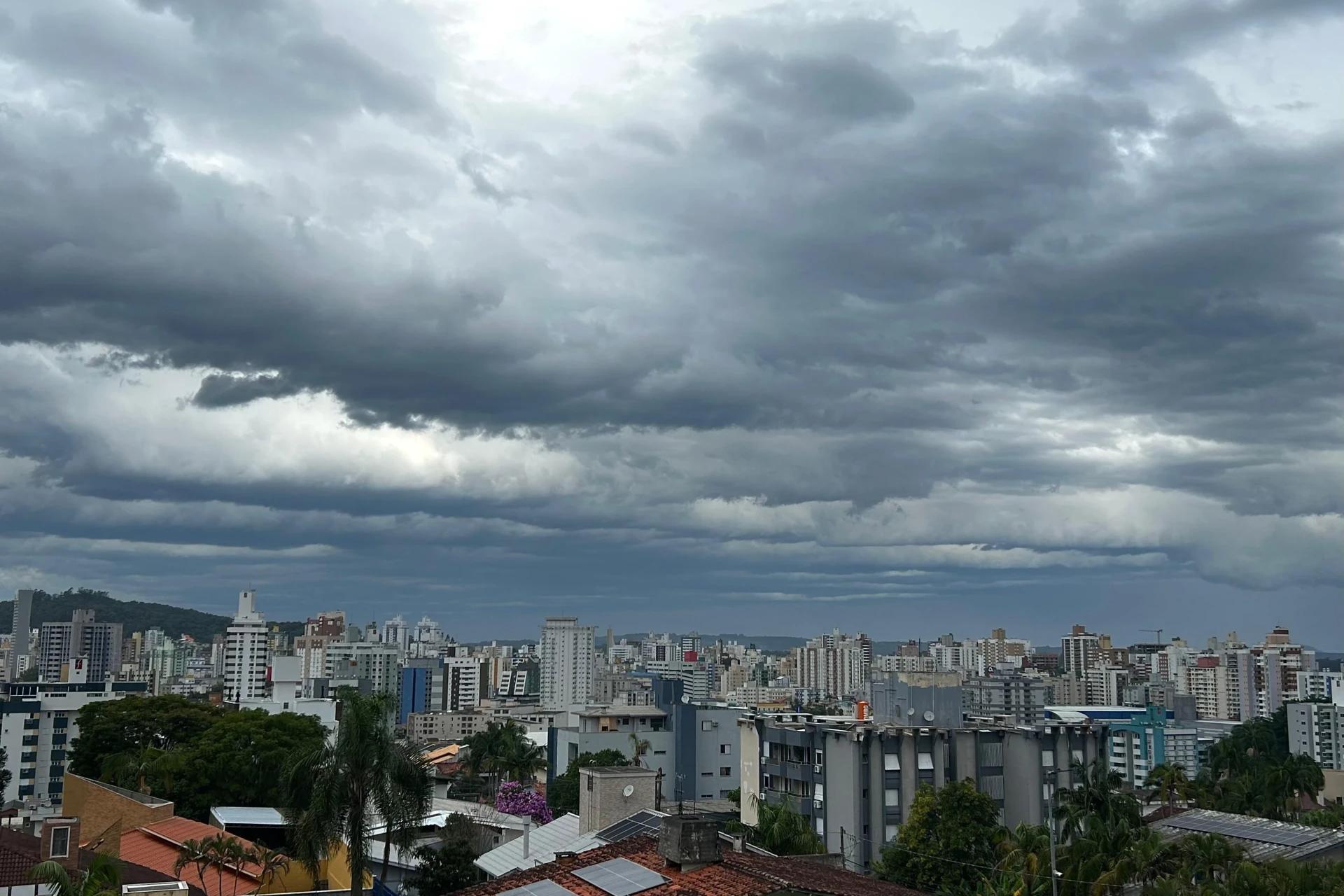Chuva segue em Criciúma, mas será mais fraca nesta quinta-feira