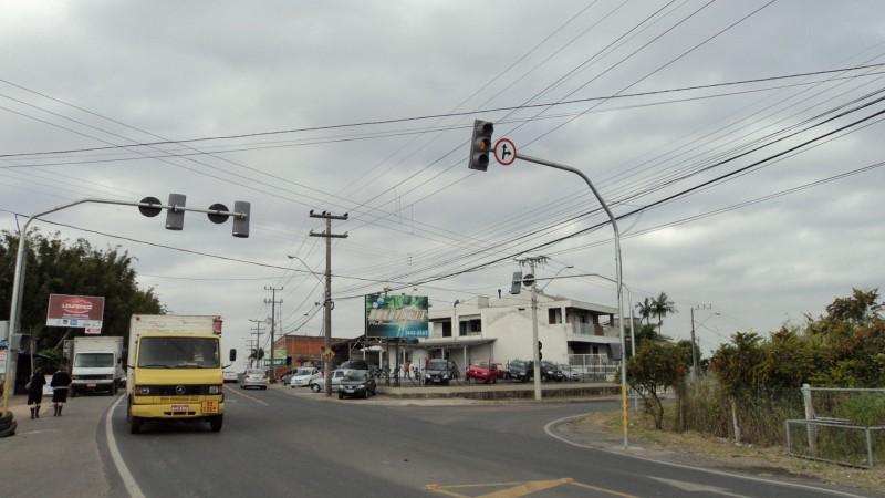Semáforos são instalados no bairro Maria Céu