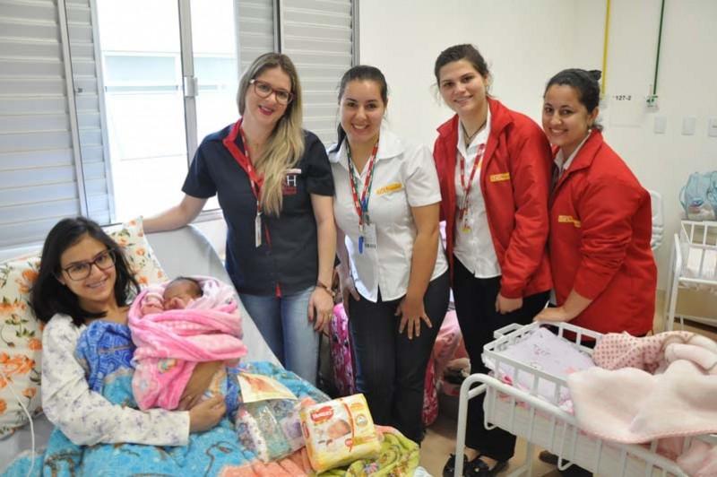 Famílias são presenteadas na Maternidade do Hospital São Donato