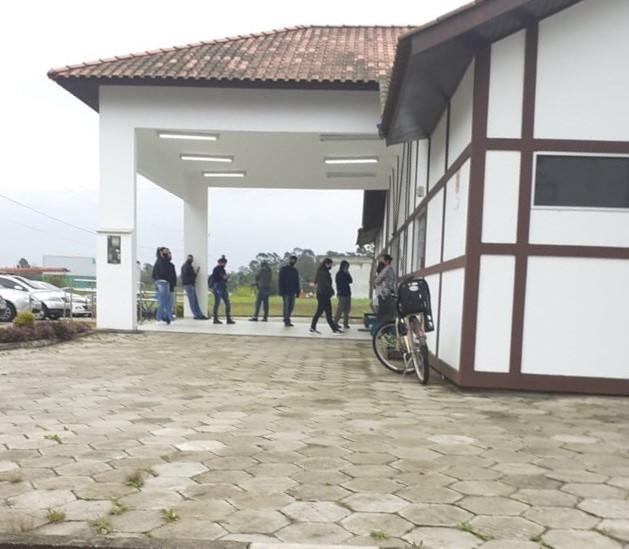 Pacientes relatam acúmulo de pessoas no Centro de Triagem de Forquilhinha