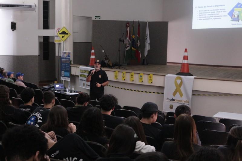 Semana Nacional do Trânsito reúne alunos e colaboradores para momento de conscientização em Criciúma