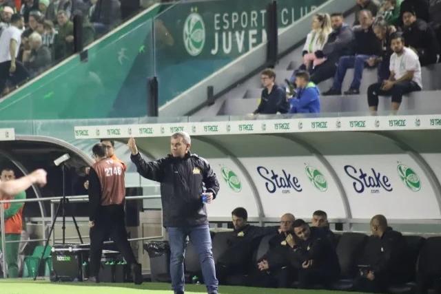 Cláudio Tencati volta a treinar time de Série A e reencontra ex-atletas do Tigre