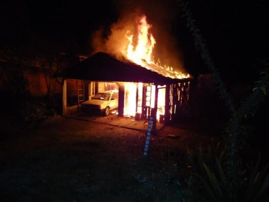 Homem coloca fogo na casa da ex-companheira