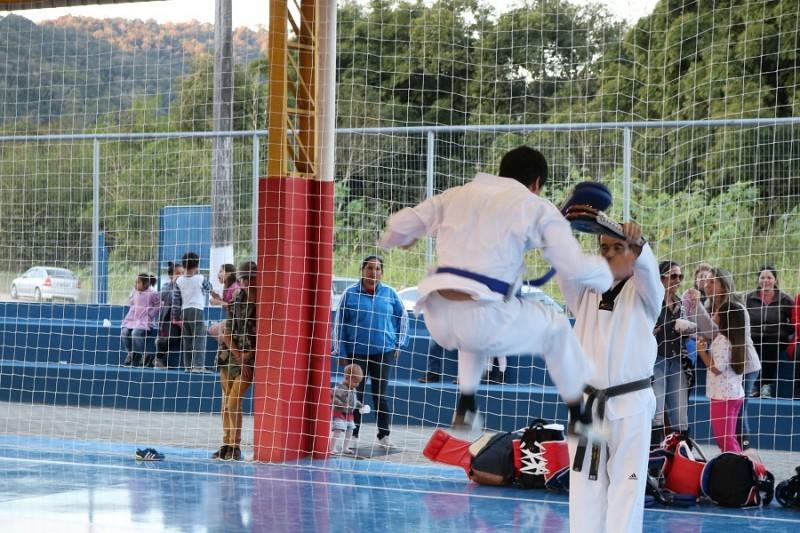 Orleans sedia seletiva estadual de faixas-pretas para seleção catarinense de Taekwondo