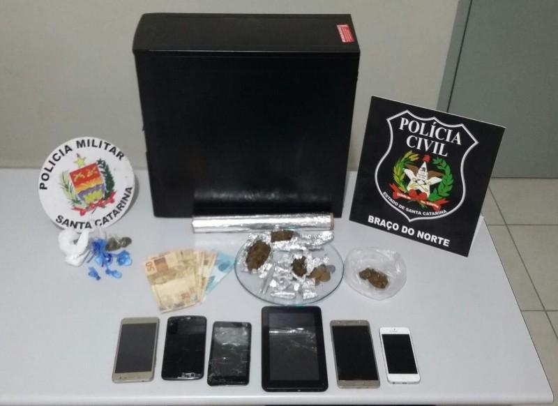 Polícia cumpre mandados de prisão por tráfico de drogas