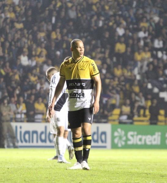 Caio Dantas é anunciado pelo Botafogo de São Paulo