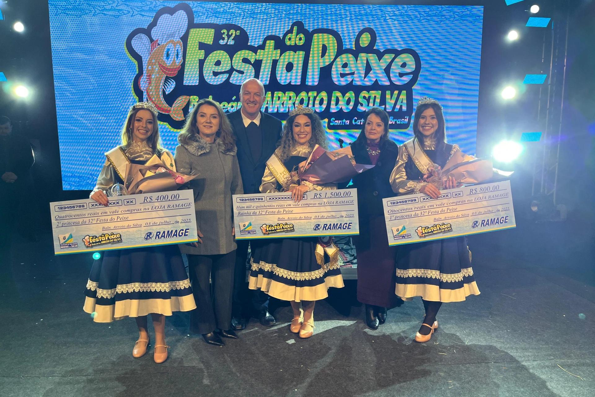 Primeira noite da Festa do Peixe é marcada por escolha da rainha