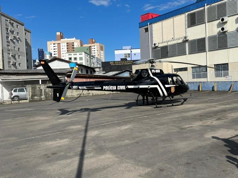 Saer aterrissa no pátio da rodoviária para atender pessoa com problema de saúde em Criciúma