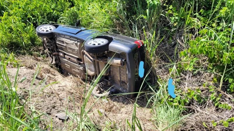 Motorista de Criciúma é hospitalizada após capotar Palio Weekend em Laguna