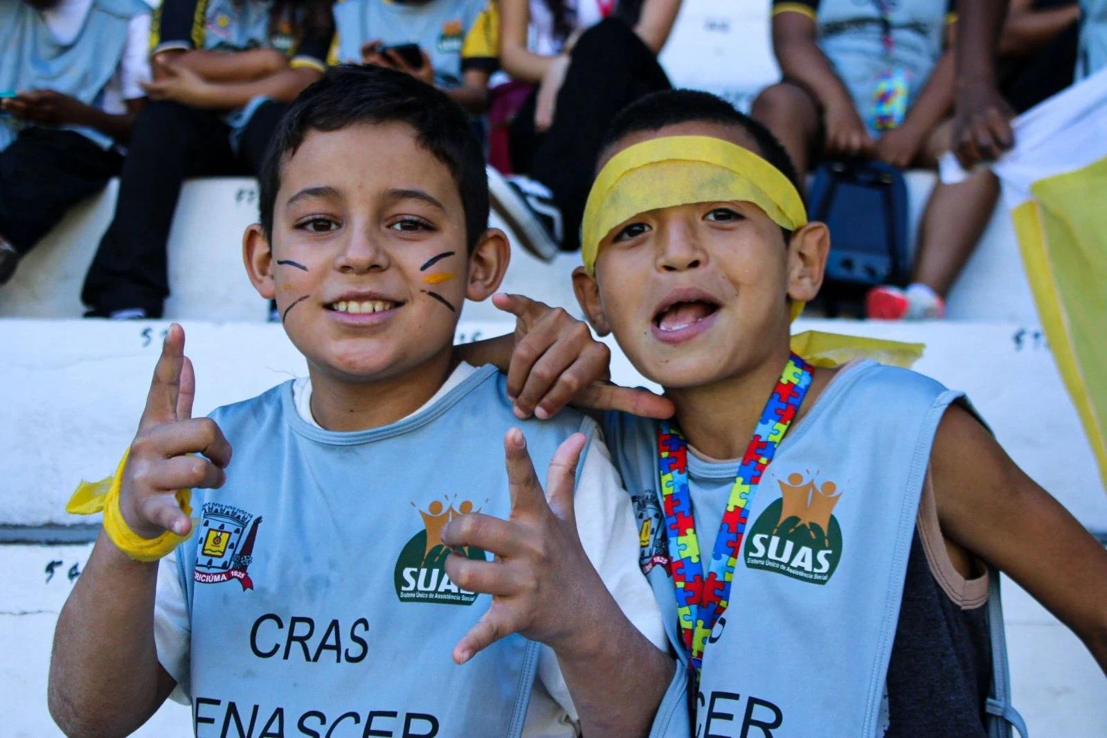 Mais de 300 crianças e adolescentes celebram goleada do Tigre no Heriberto Hülse
