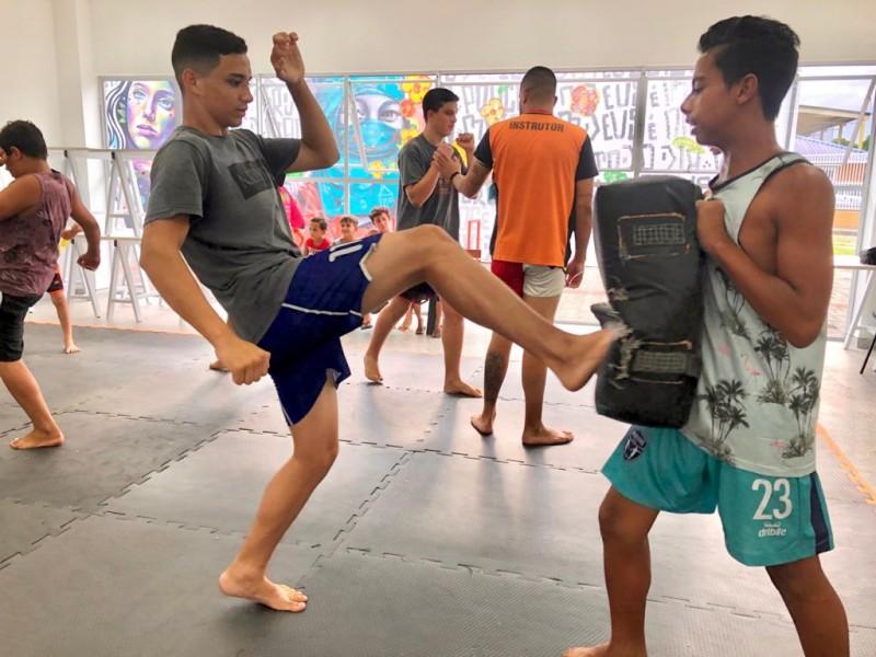 Praça CEU disponibiliza aulas gratuitas de Muay Thai para crianças e adolescentes
