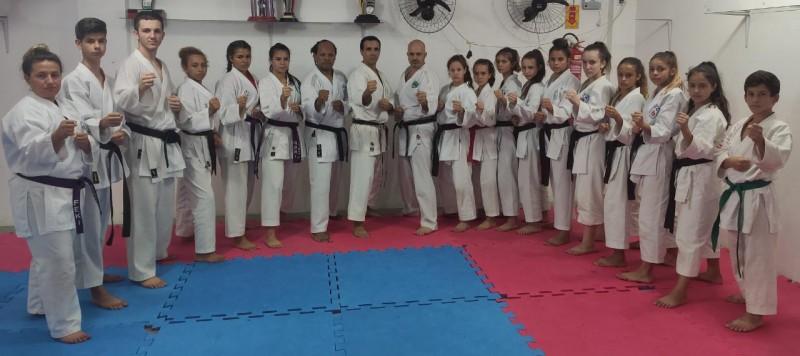 Treinamento de karatê reuniu mais de 100 atletas em Içara