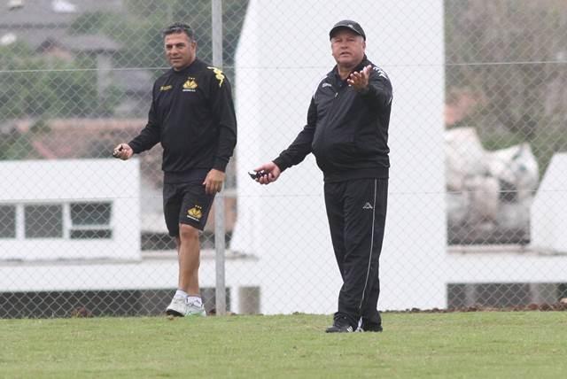 Roberto Cavalo testa mudanças para enfrentar o Botafogo