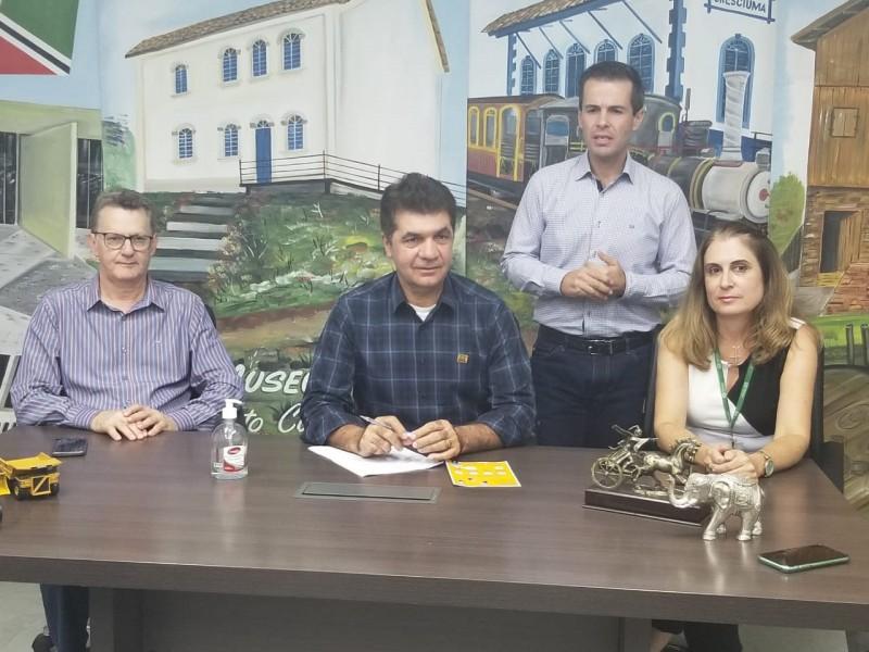 Clésio Salvaro confima a suspensão de processo seletivo para a área de Saúde