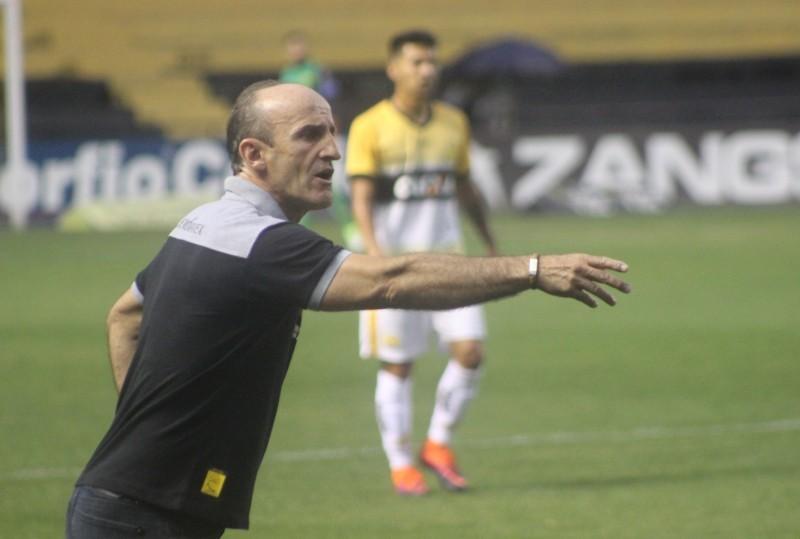 Grizzo satisfeito e emocionado com vitória