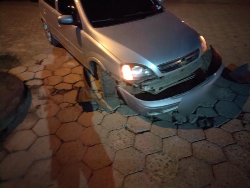 Colisão entre carro e motocicleta deixa uma pessoa ferida em Jaguaruna 