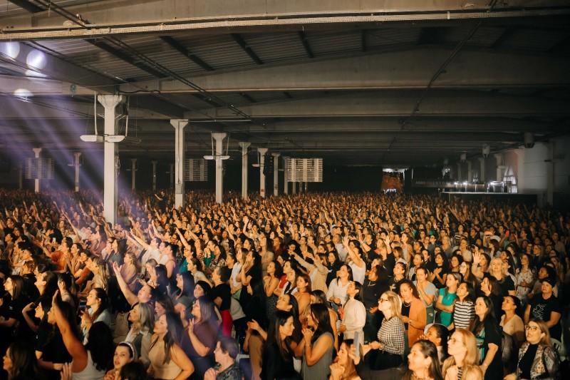 Criciúma recebe mais de 10 mil mulheres em um movimento de fé e avivamento