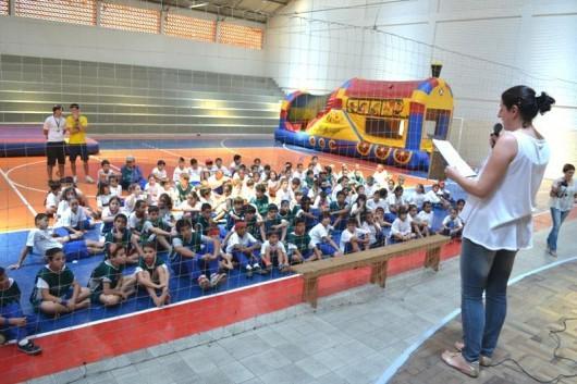 Projeto Tênis Comunitário teve festa para encerrar atividades de 2012