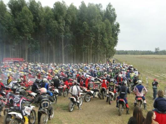 Mototrilha reúne 900 pilotos em Jaguaruna